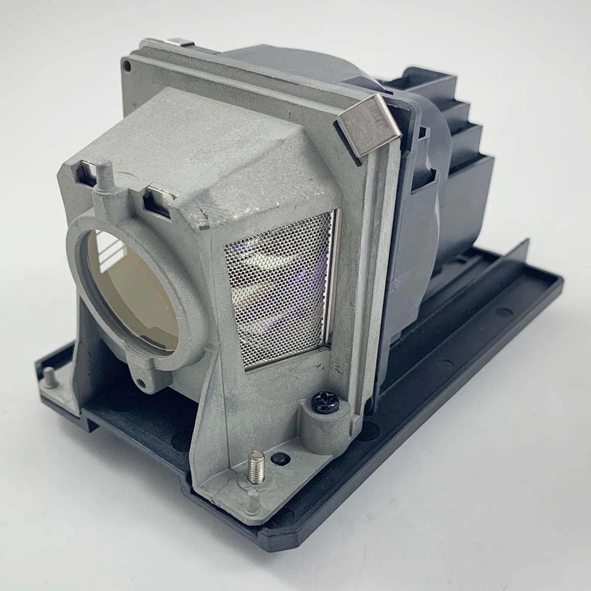 NEC V300WG - Projector Lamp Assembly Replacement - Image 2