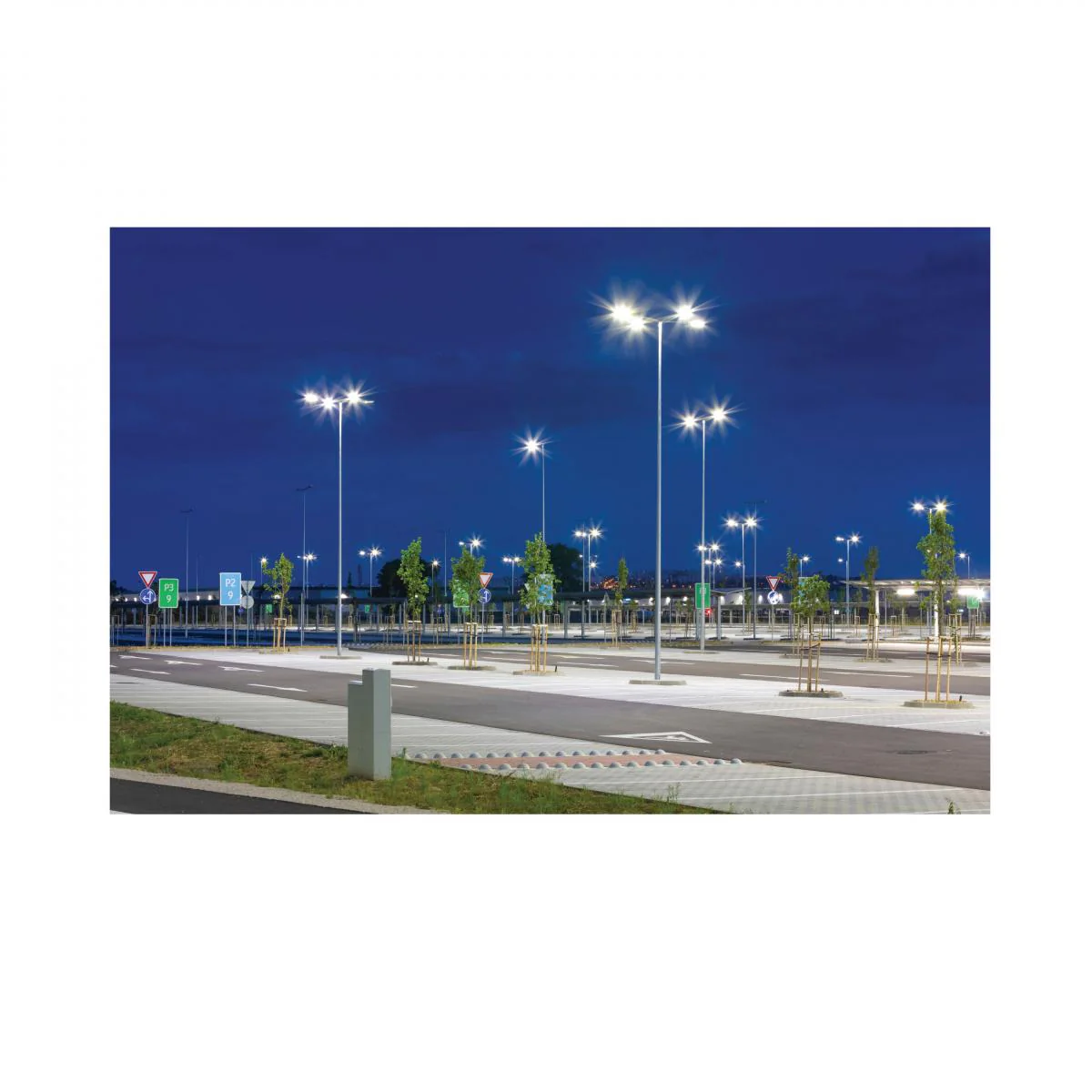 Satco LED Shoe Box Lamp Wattage and CCT Tunable 120-277v White Finish Bulb - Image 9